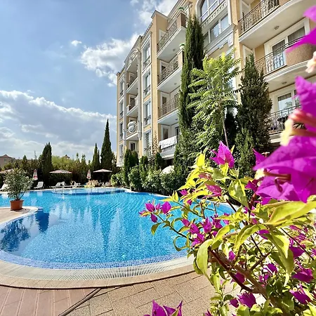 Апартаменти Messembria Palace - Menada